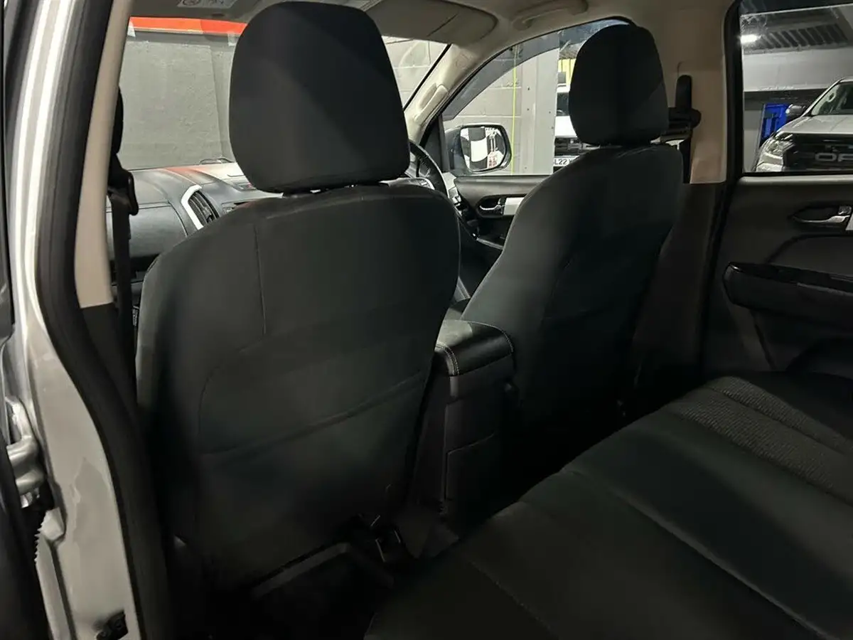 2019-isuzu-d-max-19td-yukon-double-pickup-auto-big-12