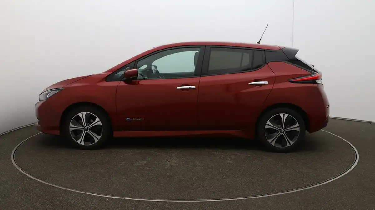 2020-nissan-leaf-e-tekna-big-31