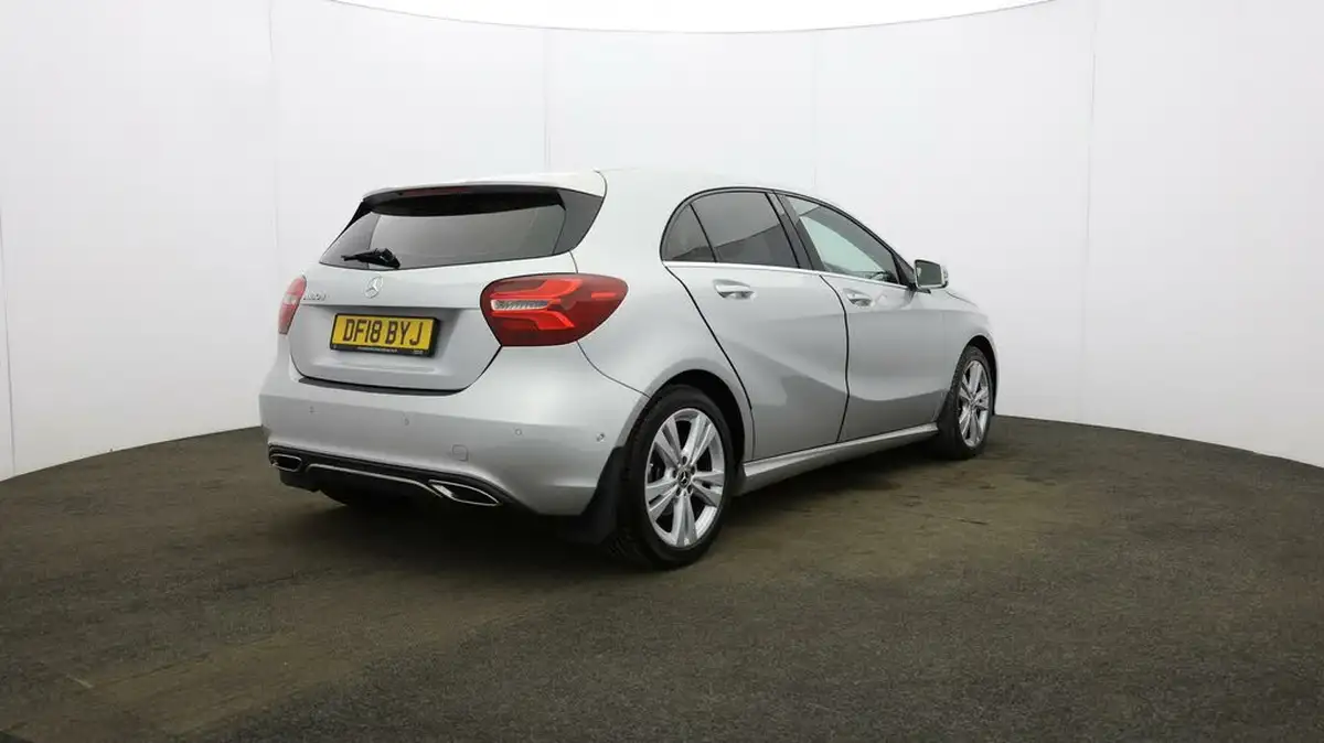 2017-mercedes-benz-a-class-15d-a180d-sport-premiumss-7g-dct-big-48