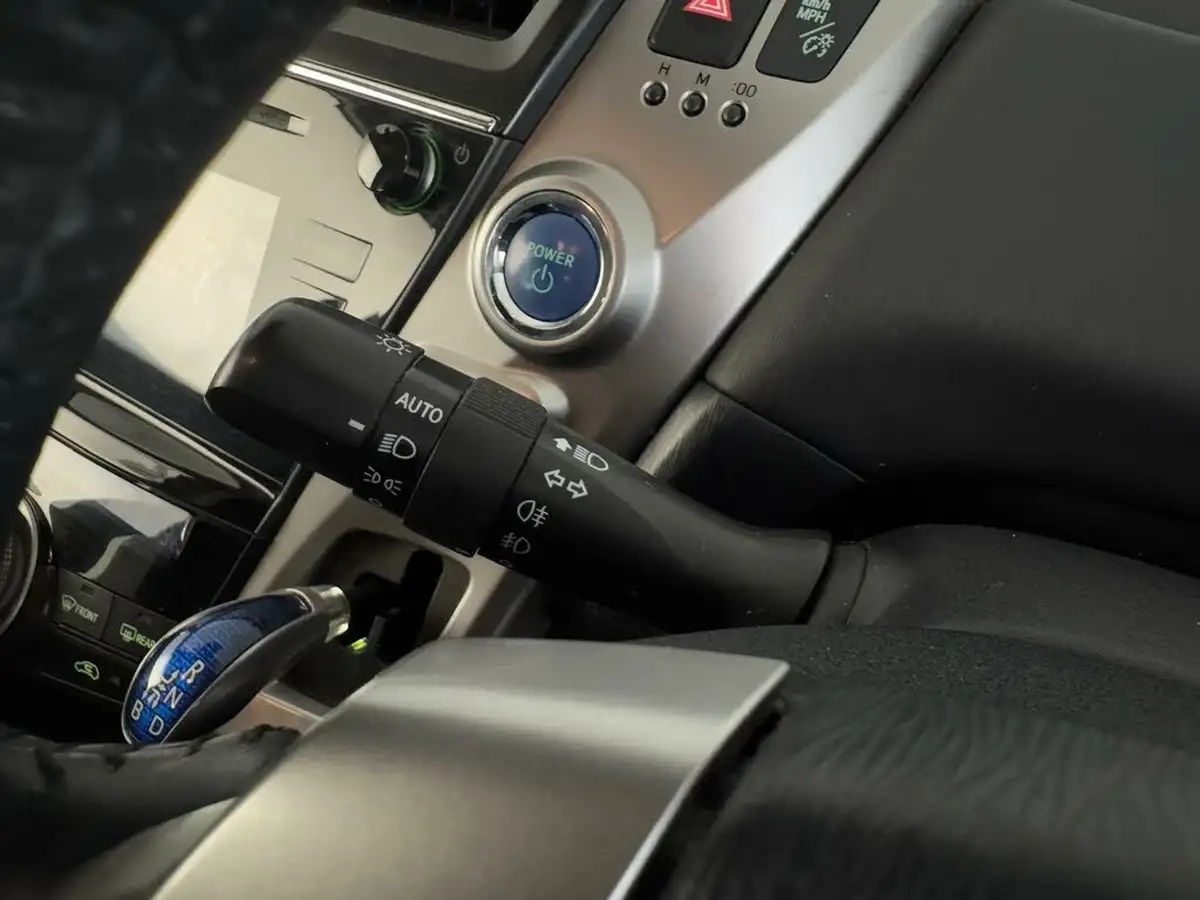 2020-toyota-prius-18-vvt-i-excel-big-45