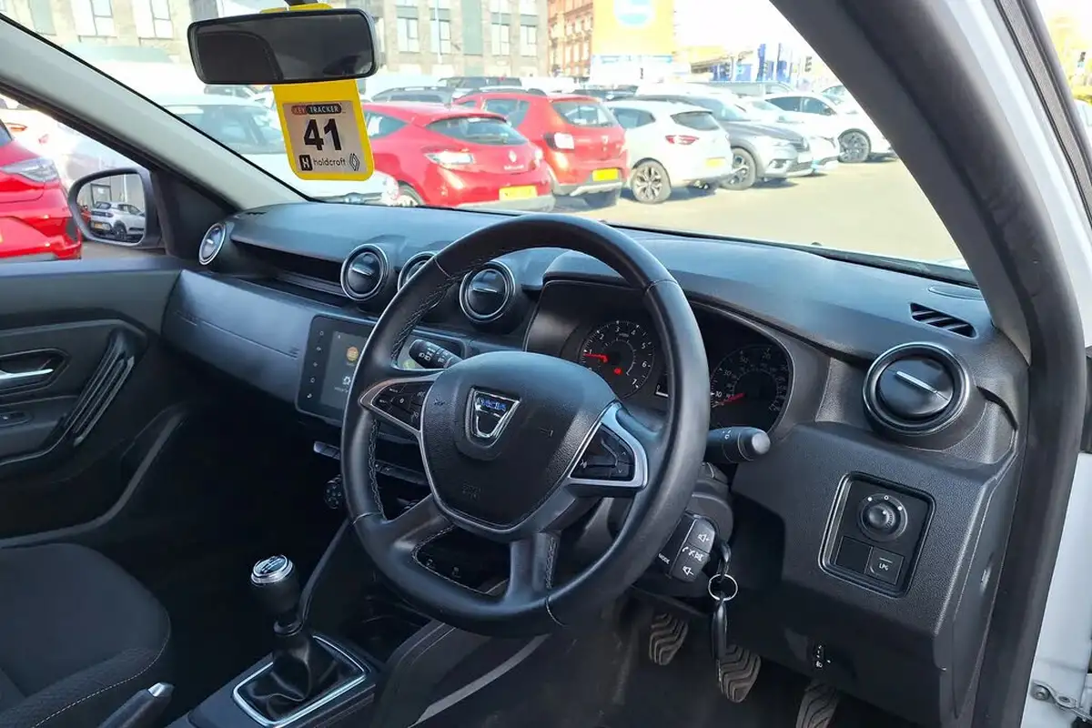 2022-dacia-duster-10-tce-comfort-100bhp-bi-fuel-station-wagon-5d-big-27