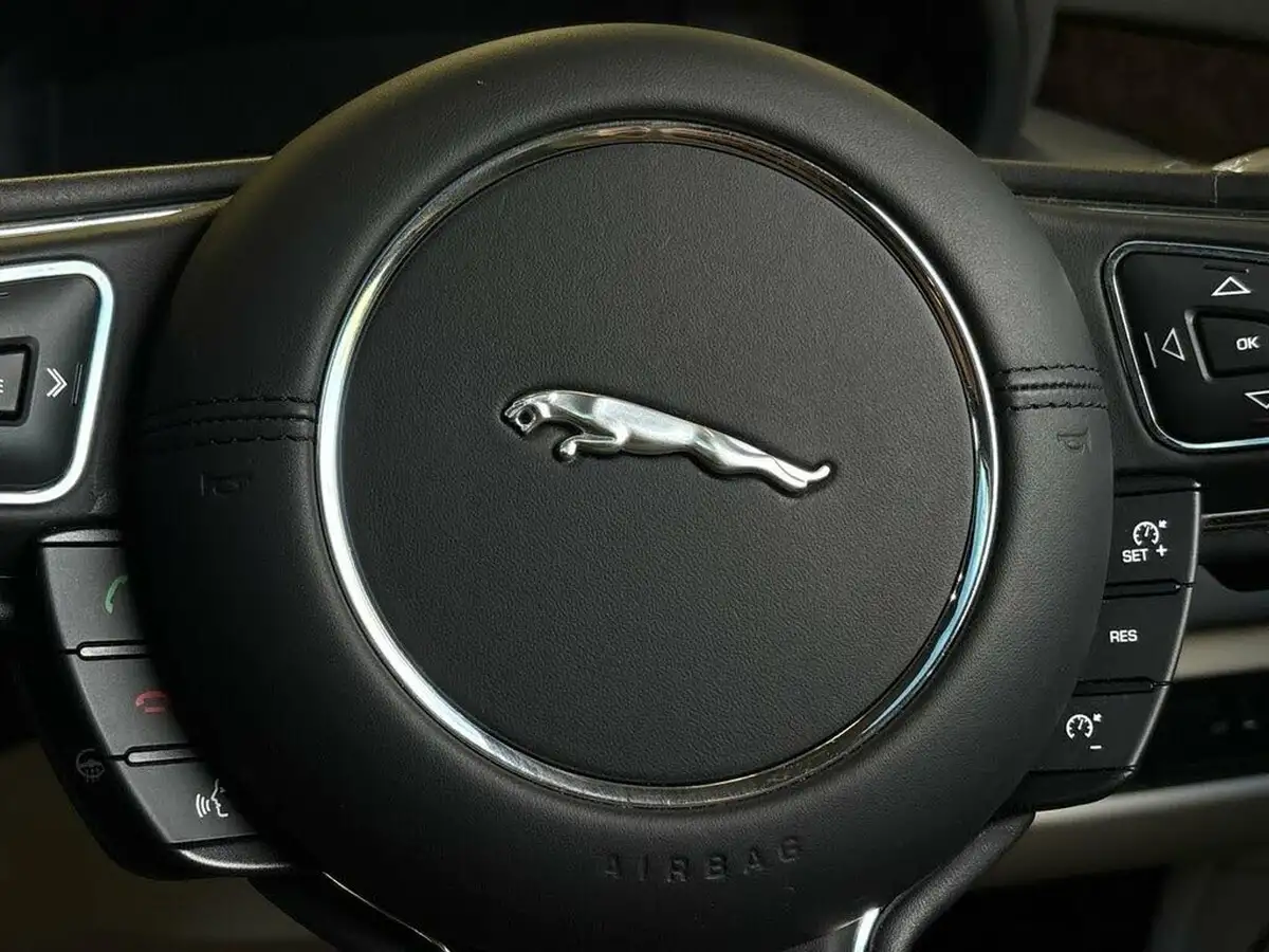 2019-jaguar-xj-series-30td-xj-portfolio-lwb-big-25
