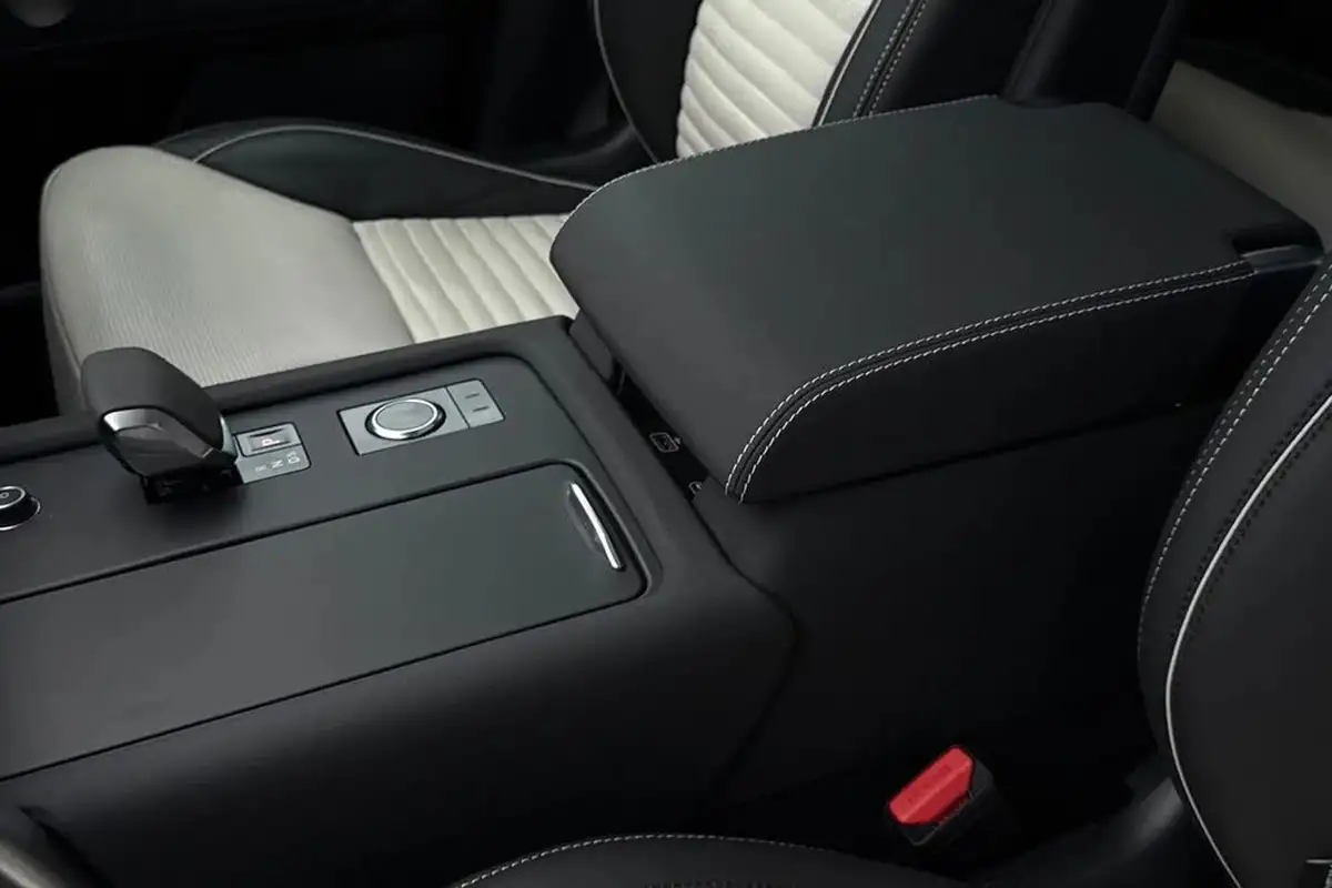 2023-land-rover-discovery-30-d300-dynamic-hse-big-40