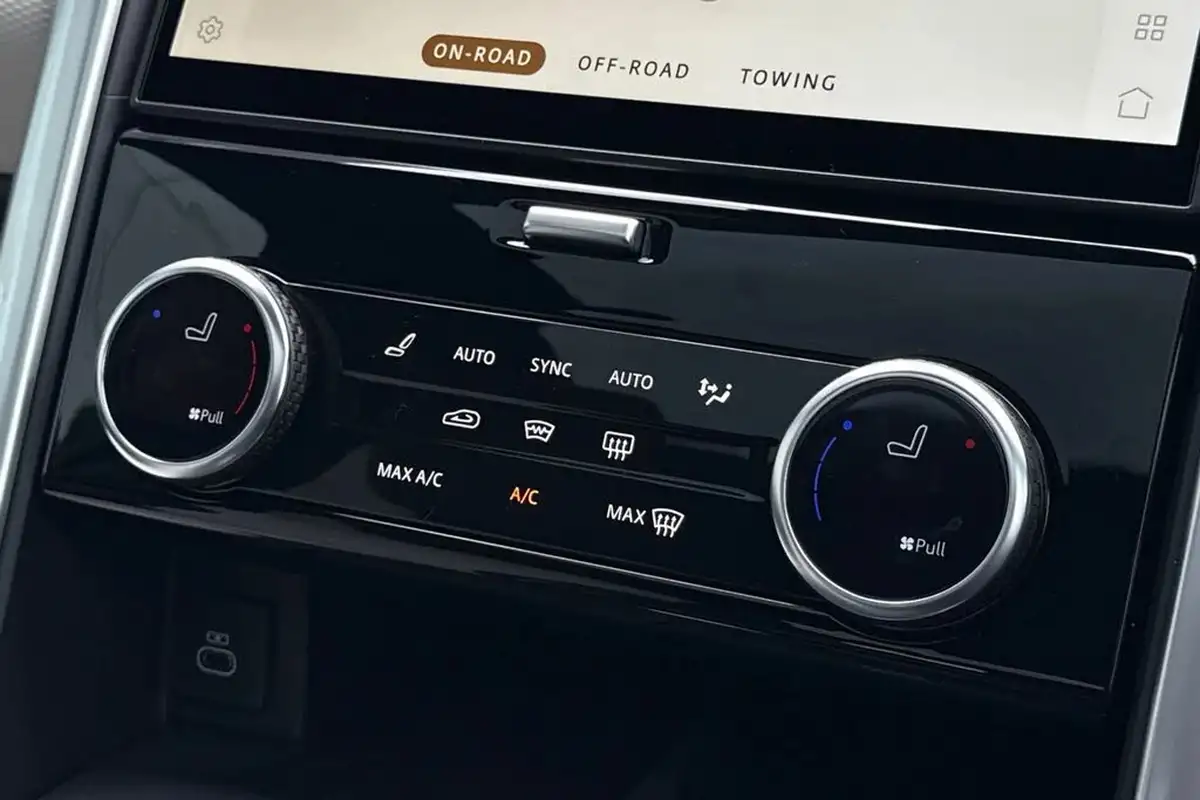 2023-land-rover-discovery-30-d300-dynamic-hse-big-44