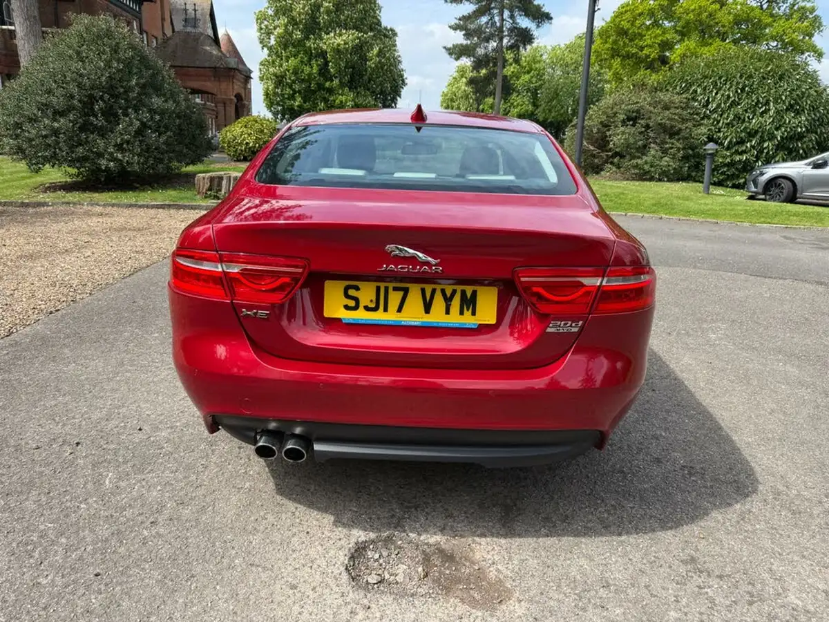 2017-jaguar-xe-20d-portfolio-180ps-awd-ss-1999cc-auto-big-10