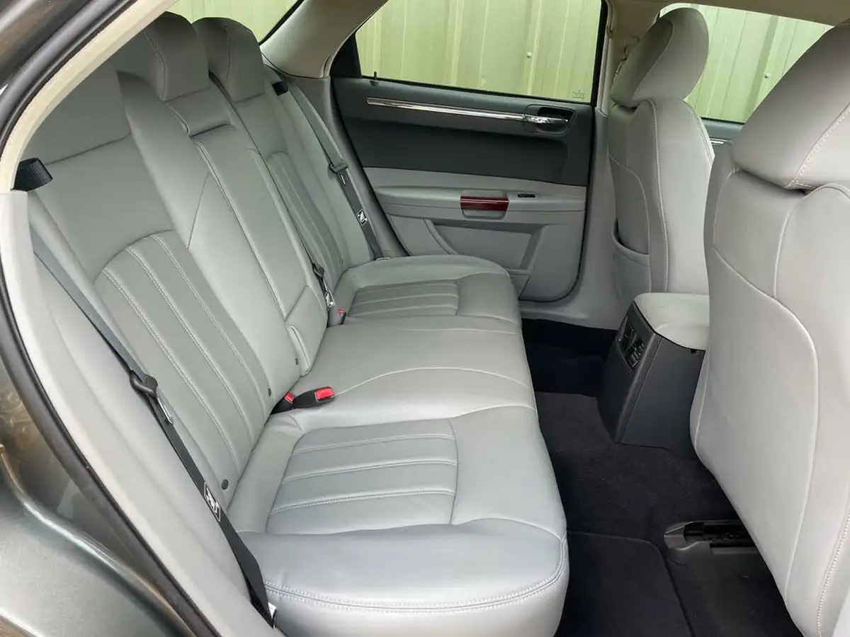 2006-chrysler-300c-30td-estate-5d-big-9
