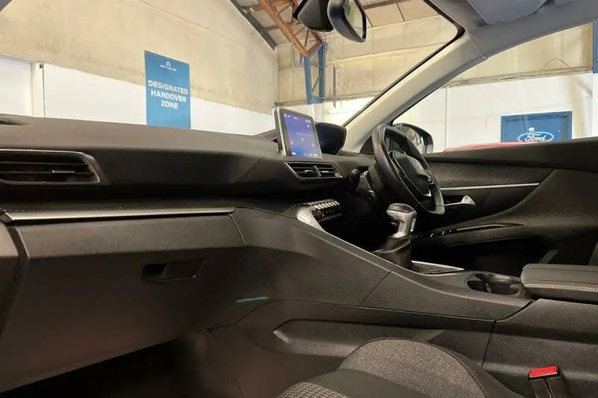 2019-peugeot-5008-suv-15-bluehdi-active-big-17
