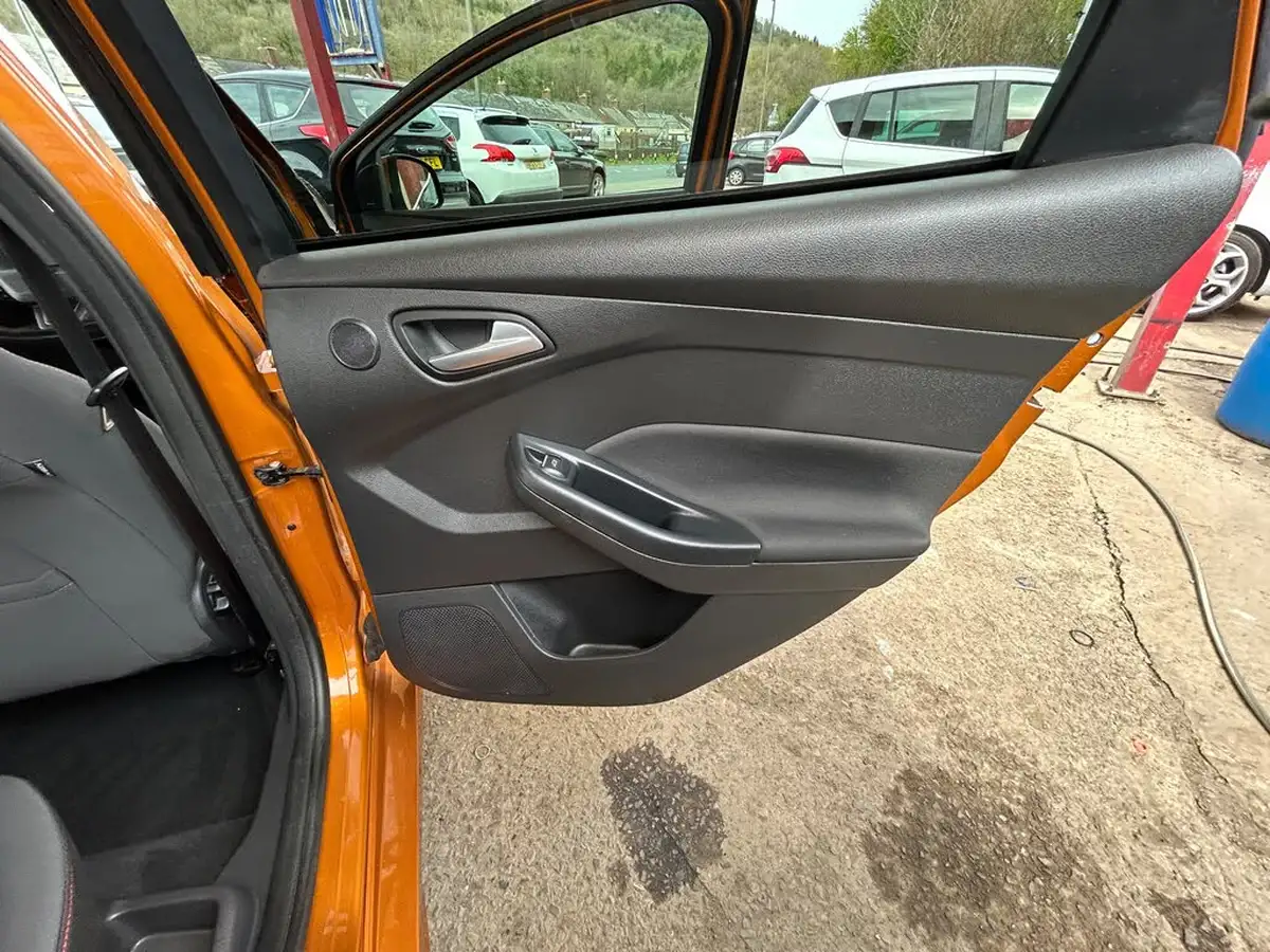 2018-ford-focus-10t-st-line-x-140ps-hatchback-big-34