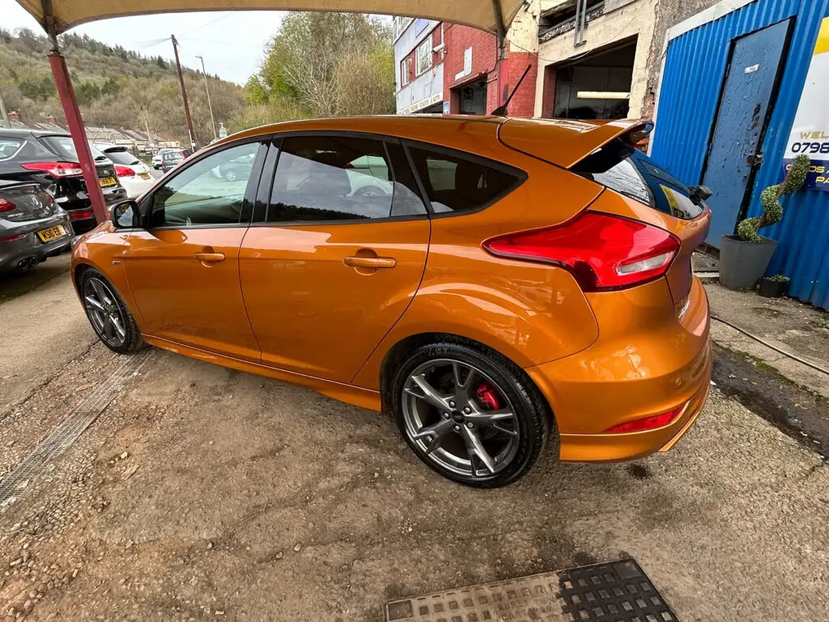 2018-ford-focus-10t-st-line-x-140ps-hatchback-big-6