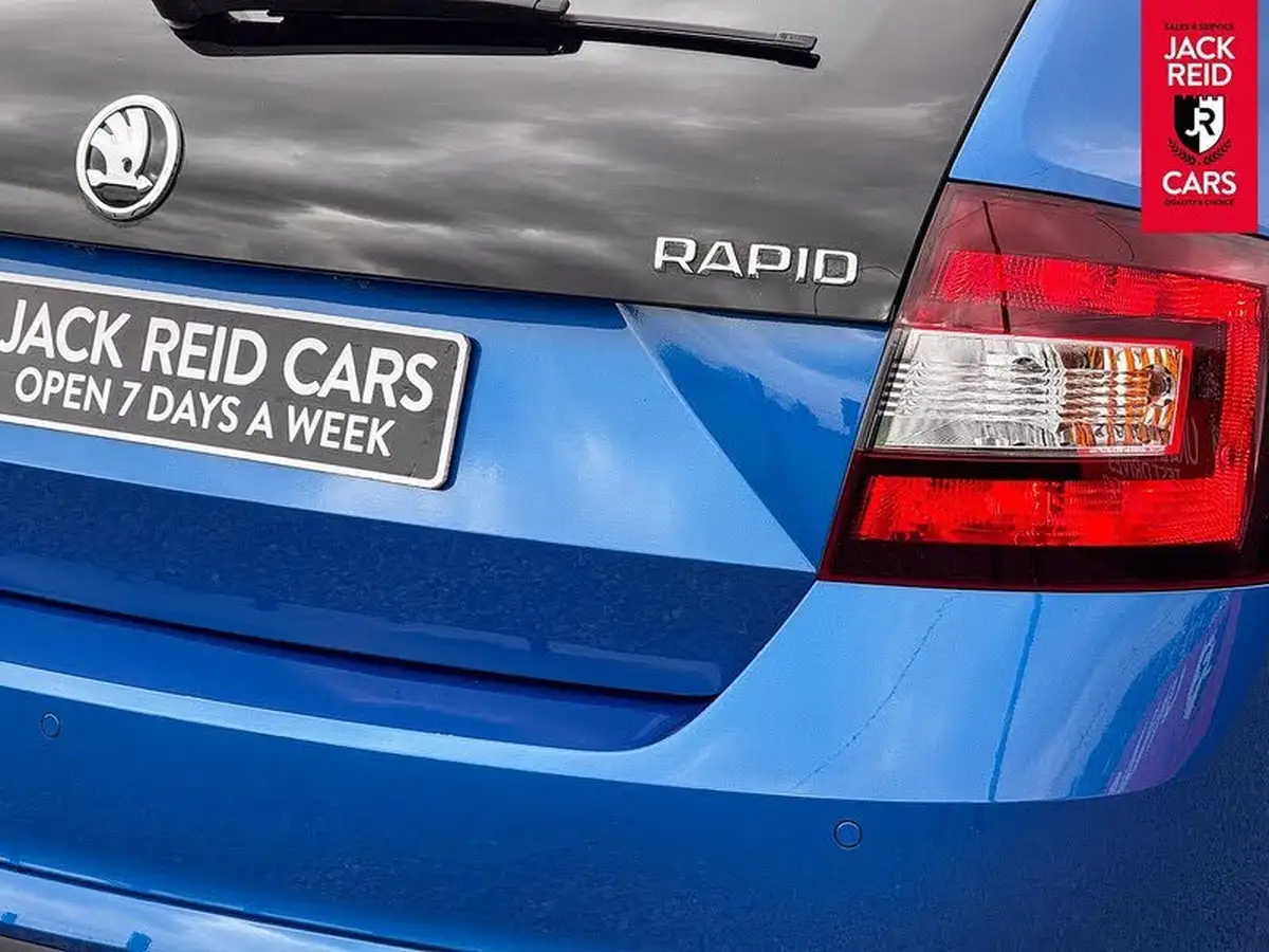 2018-skoda-rapid-spaceback-10-tsi-se-sport-109ps-ss-big-4