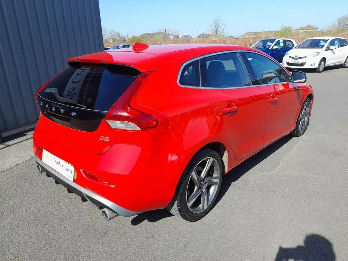 2014-volvo-v40-16td-d2-r-design-big-5