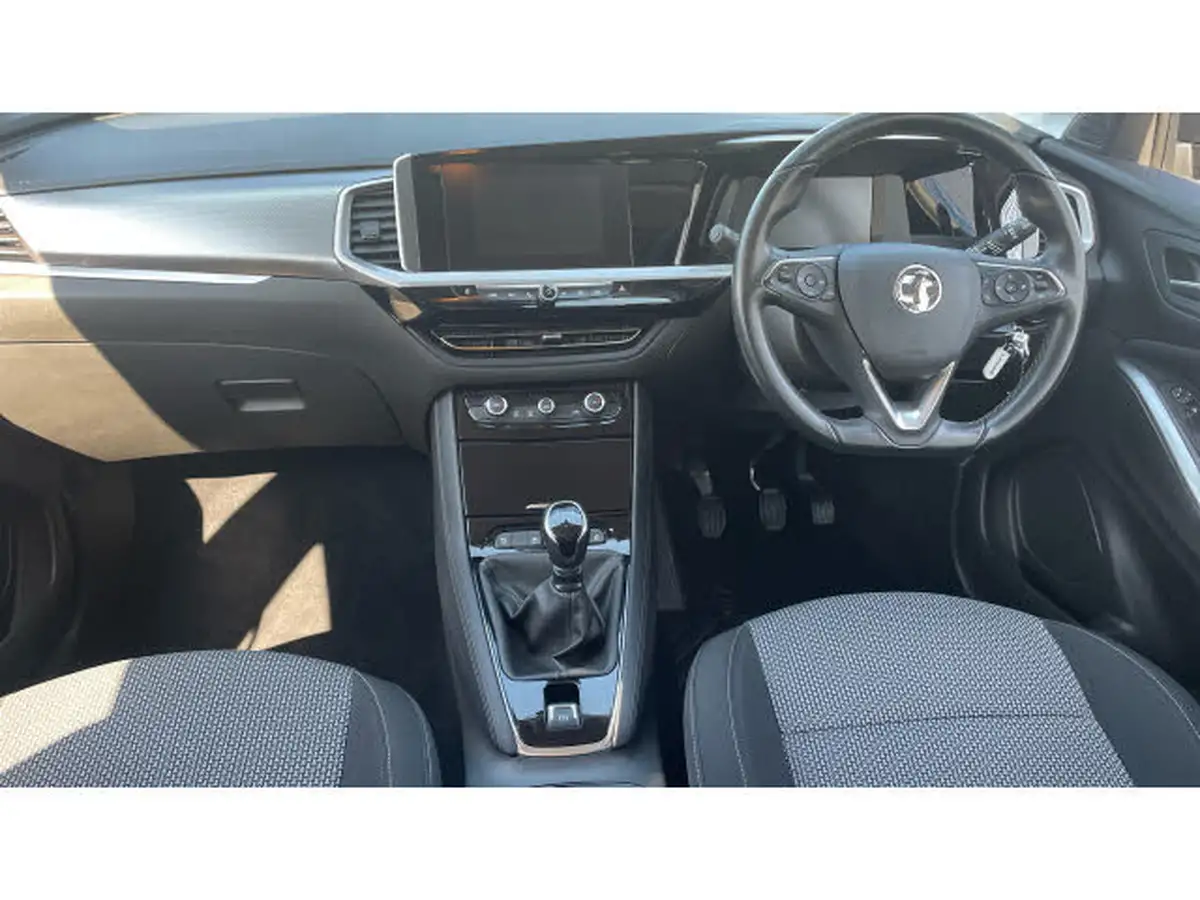 2023-vauxhall-grandland-12-design-130ps-big-9