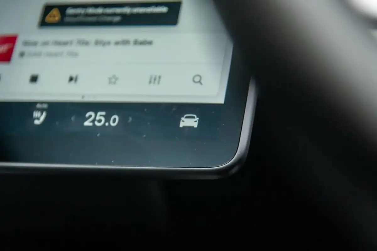 2020-tesla-model-3-e-performance-big-21