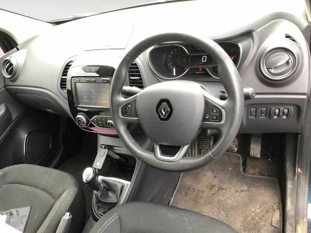 2018-renault-captur-09-tce-iconic-big-4
