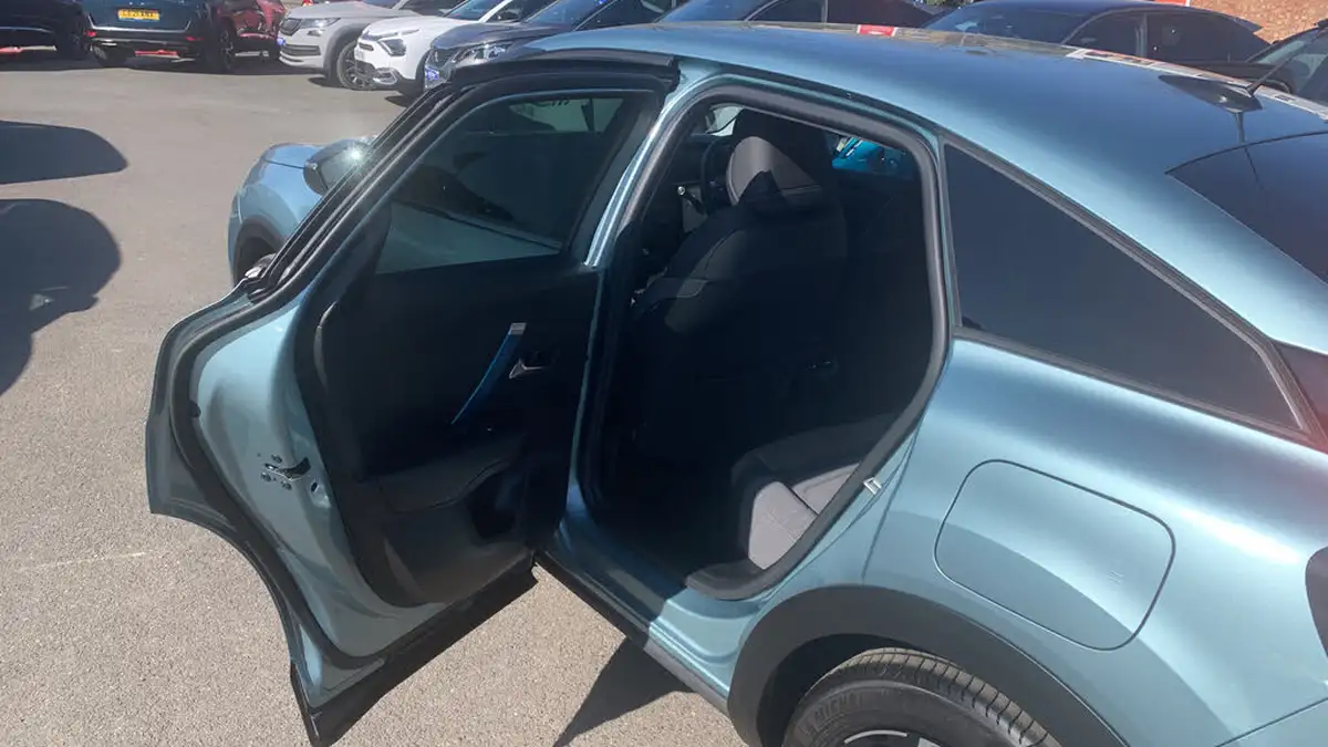 2023-citroen-c4-e-c-series-edition-big-54