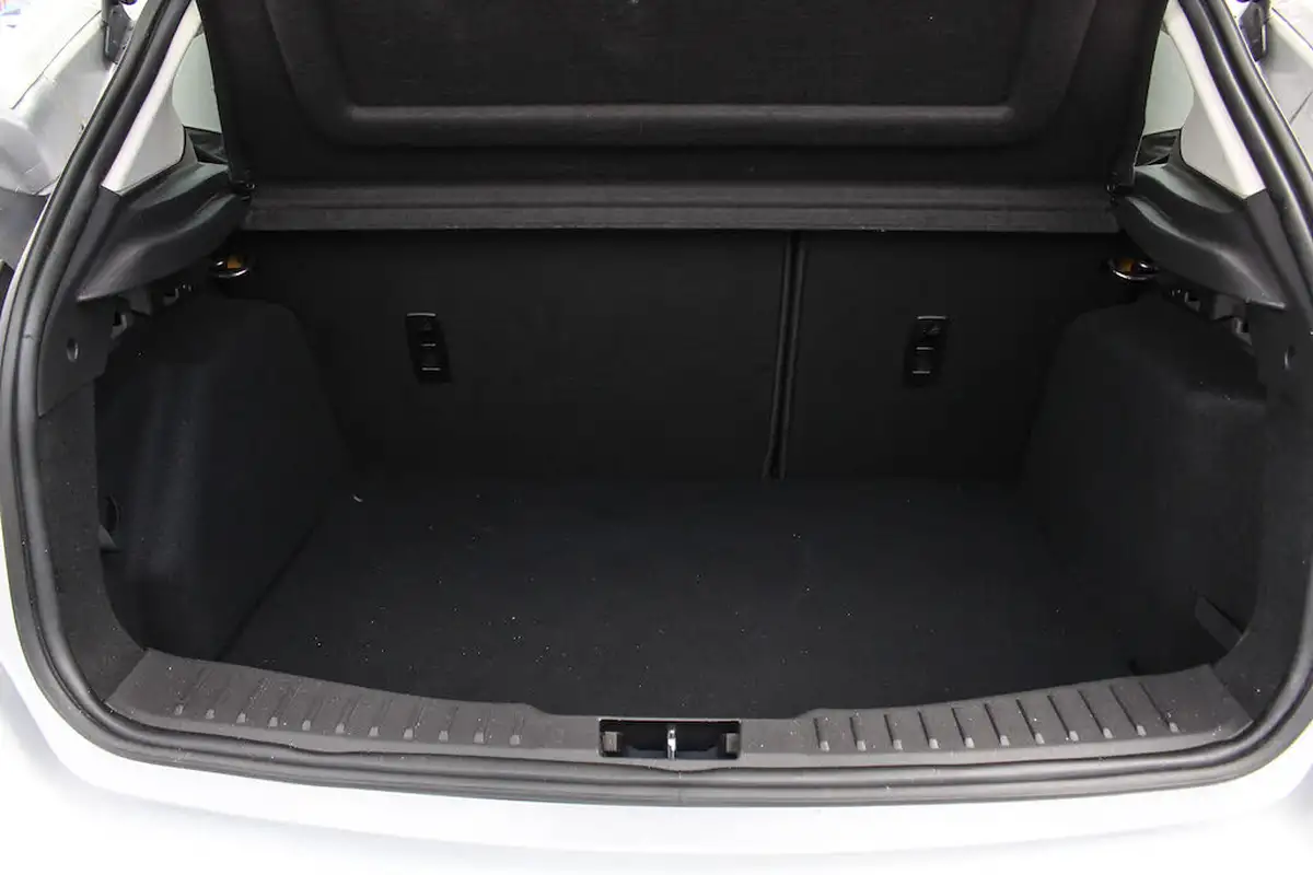 2016-ford-focus-15tdci-style-95ps-hatchback-big-9