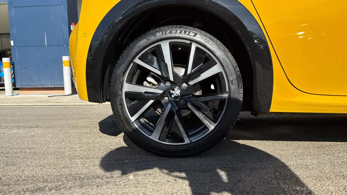 2021-peugeot-208-12-puretech-gt-premium-100bhp-big-14