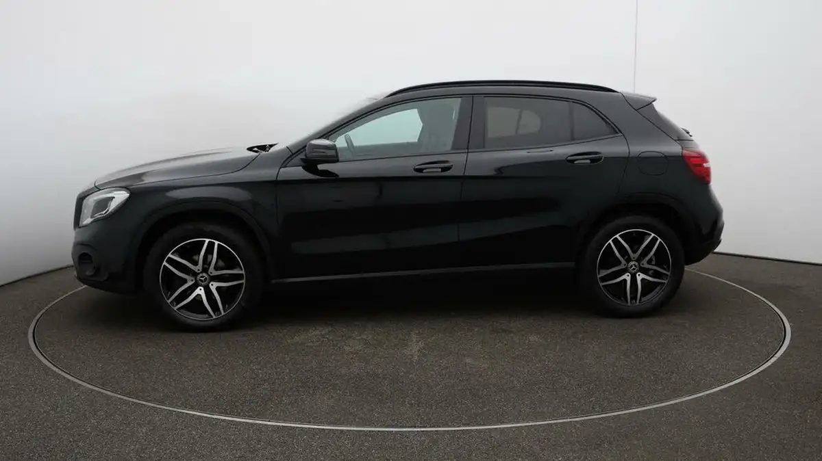 2020-mercedes-benz-gla-class-16-gla-180-urban-edition-ss-7g-dct-big-4