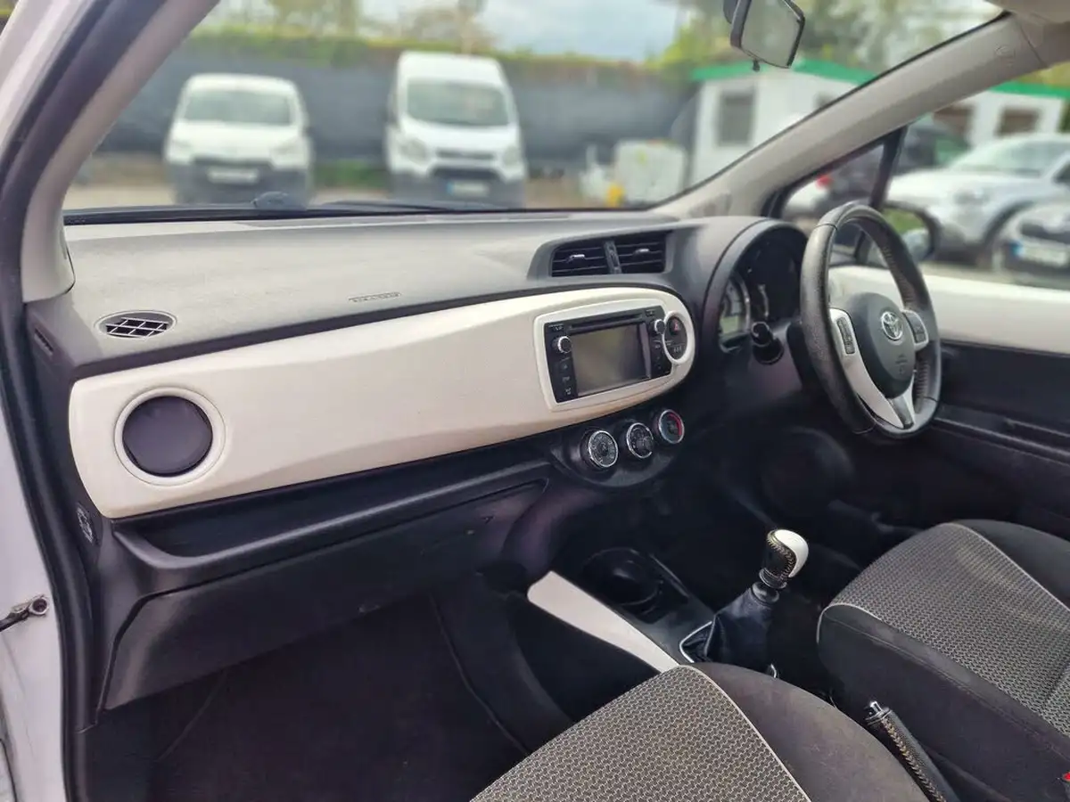 2013-toyota-yaris-133-trend-vvt-i-5d-big-8