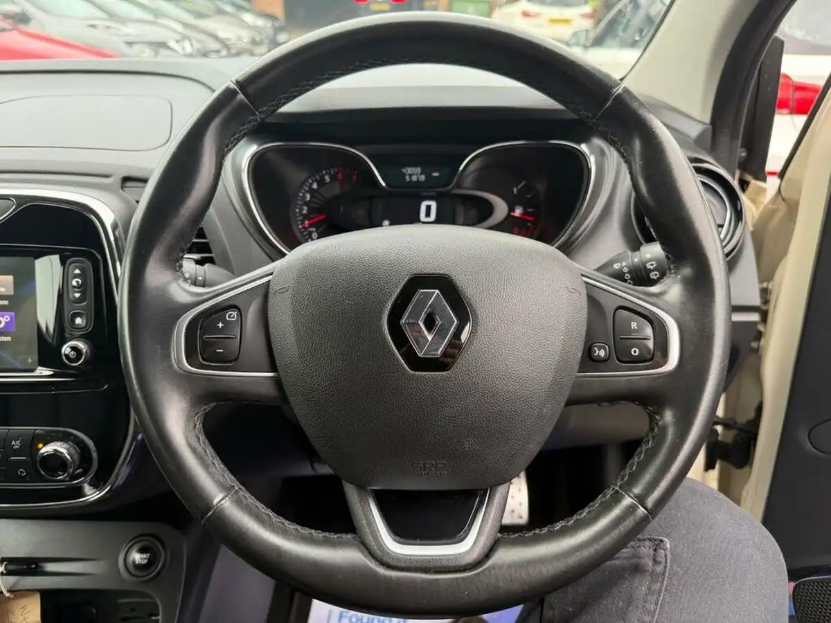 2016-renault-captur-09-signature-nav-big-28