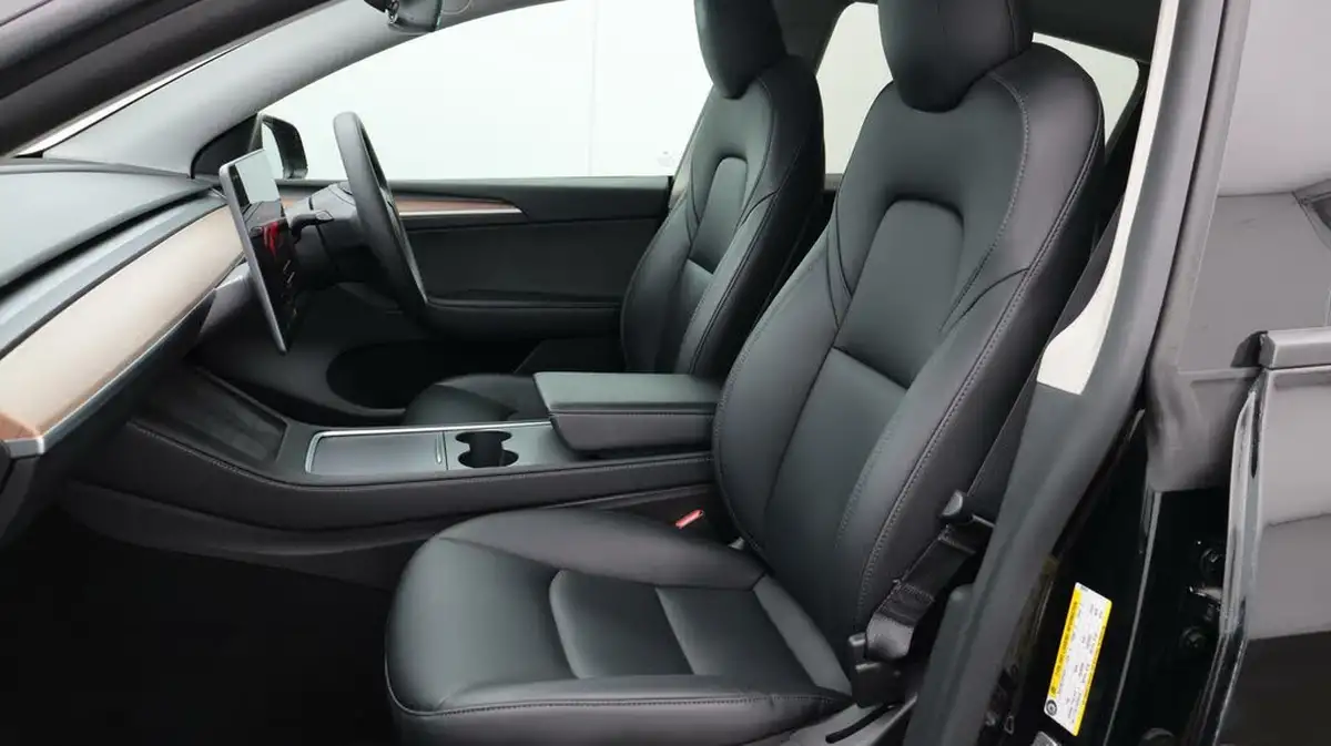 2022-tesla-model-y-e-long-range-big-14