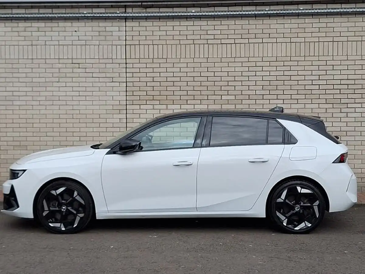 2023-vauxhall-astra-16-gse-180ps-hatchback-big-3