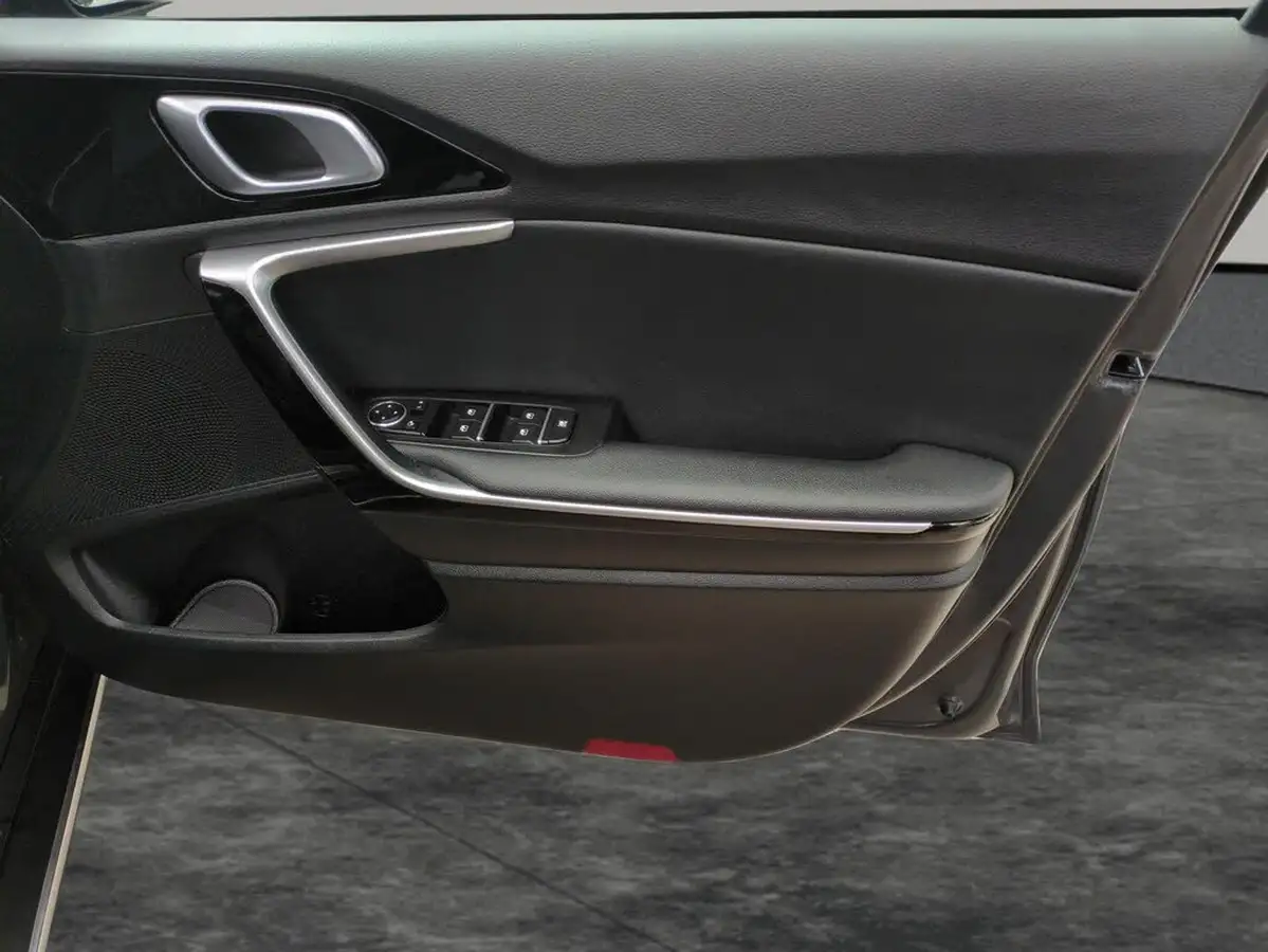2023-kia-xceed-15-t-gdi-3-158bhp-big-30