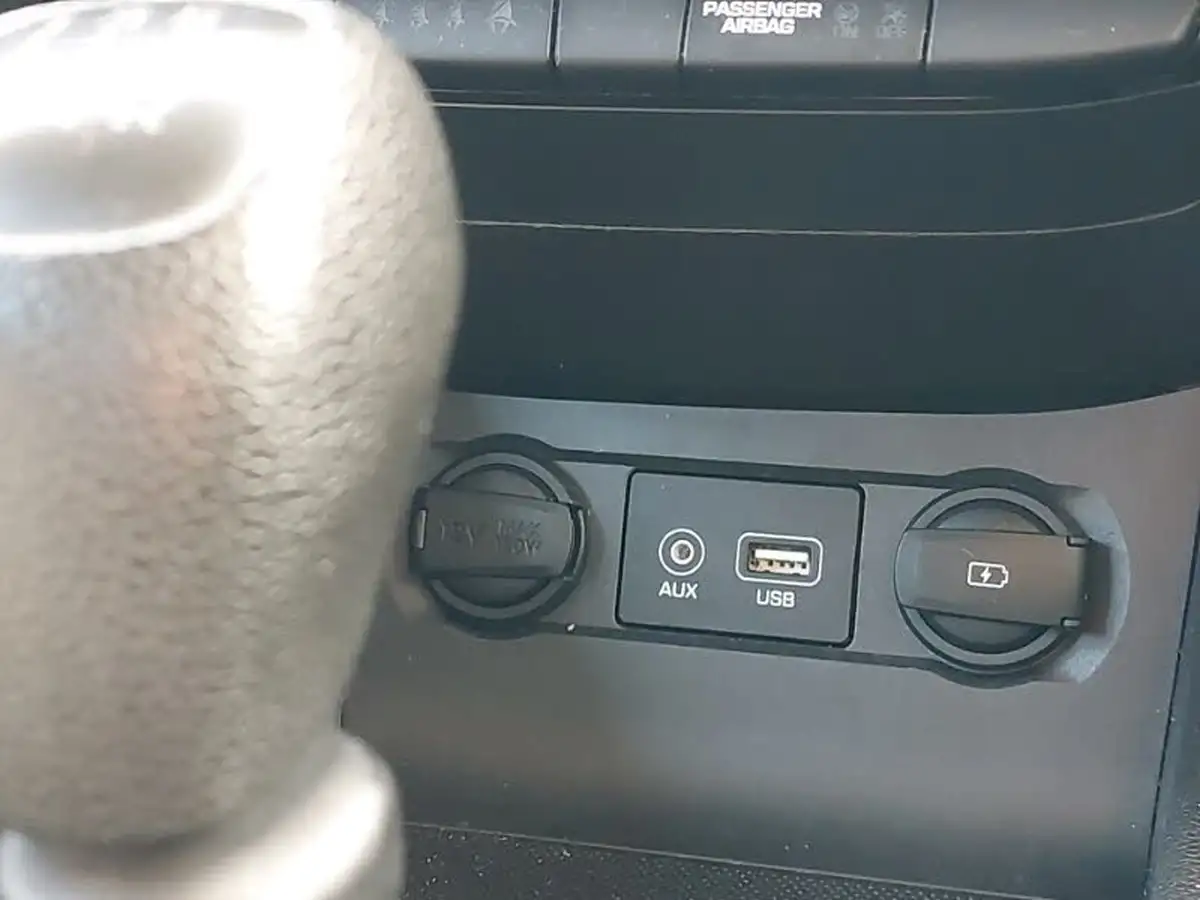 2018-hyundai-i20-12-s-connect-big-12