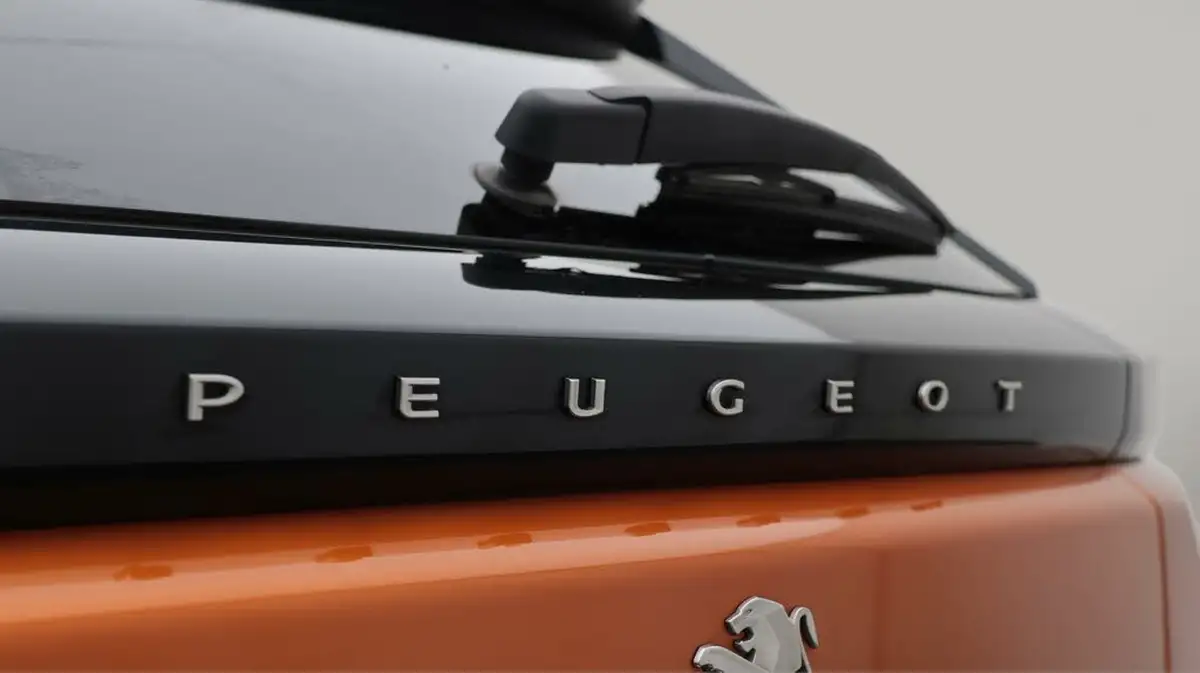 2022-peugeot-2008-suv-12-puretech-gt-big-20