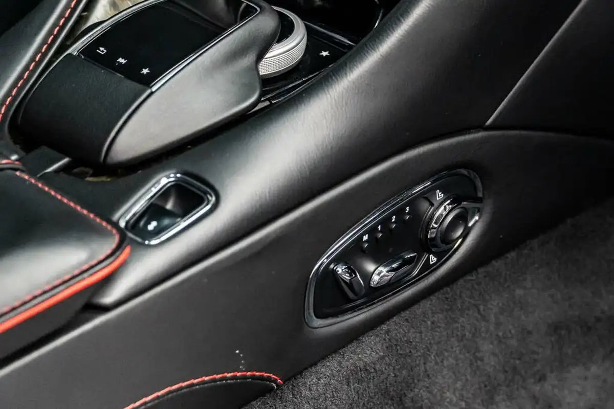 2019-aston-martin-dbs-52-v12-superleggera-big-35