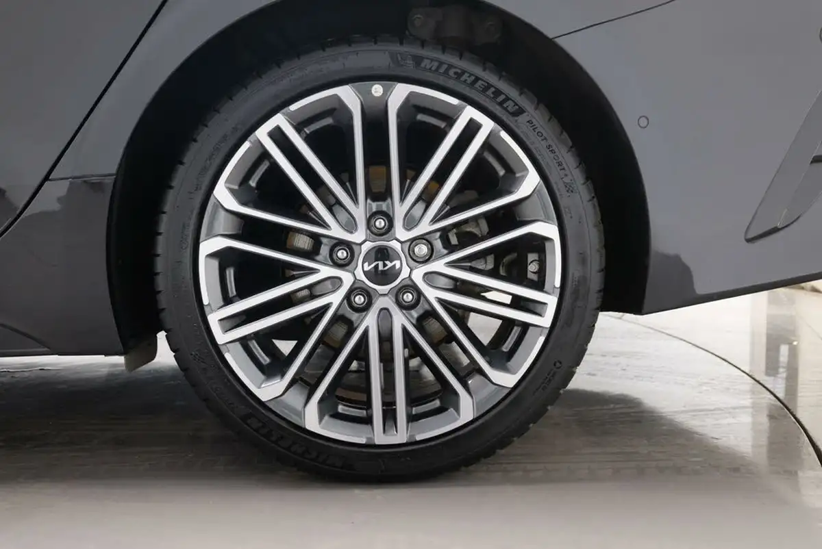 2024-kia-pro-ceed-15-t-gdi-gt-line-s-158bhp-big-2