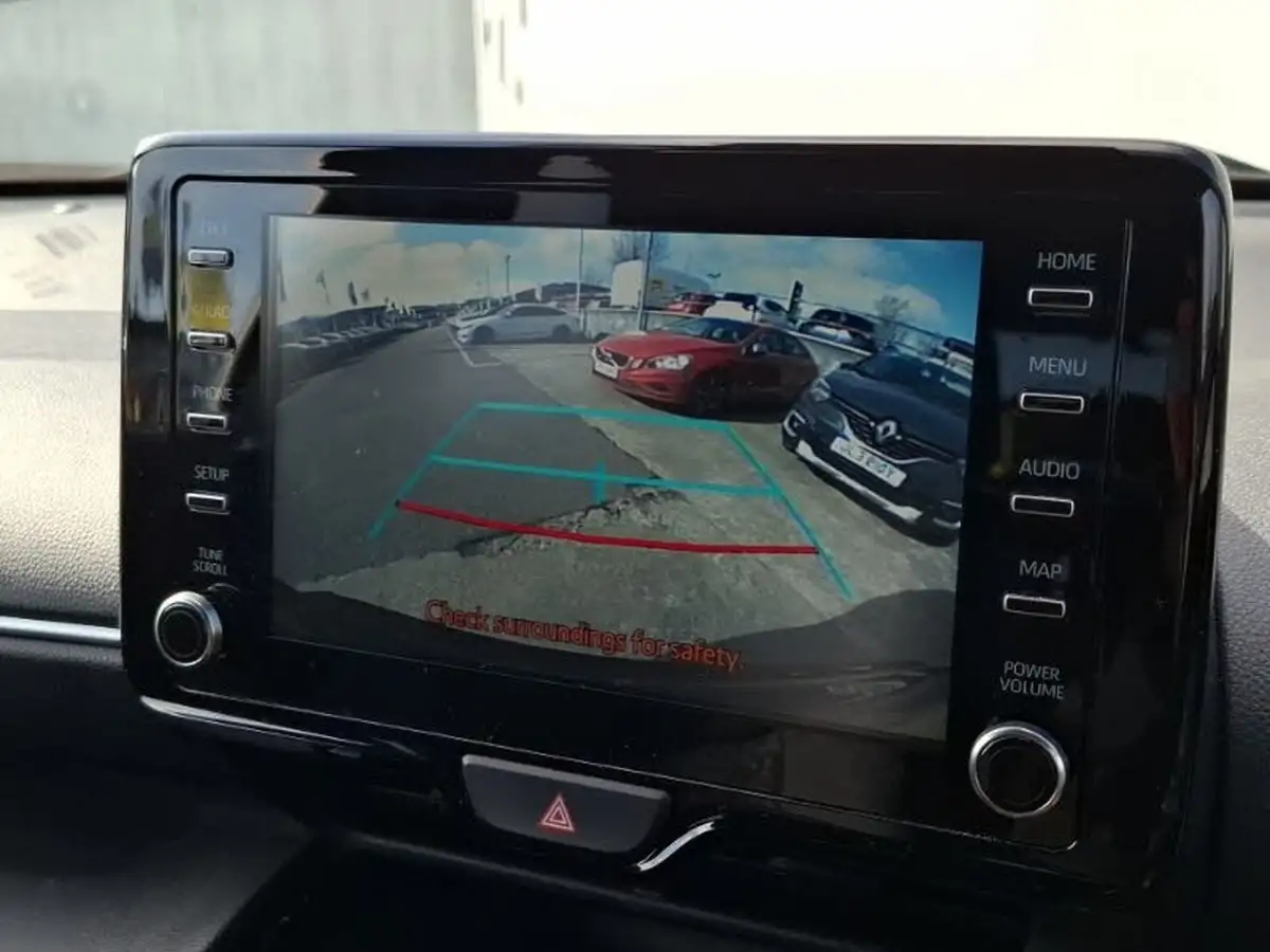 2022-toyota-yaris-15-vvt-i-design-panoramic-roof-big-10