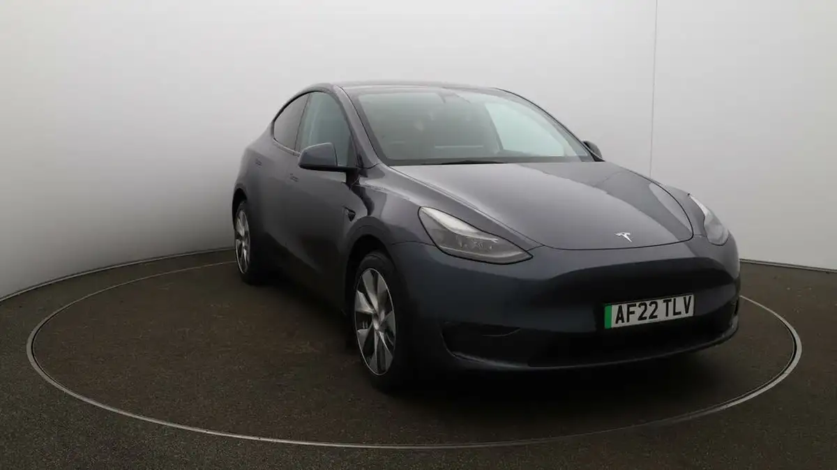 2022-tesla-model-y-e-long-range-big-33