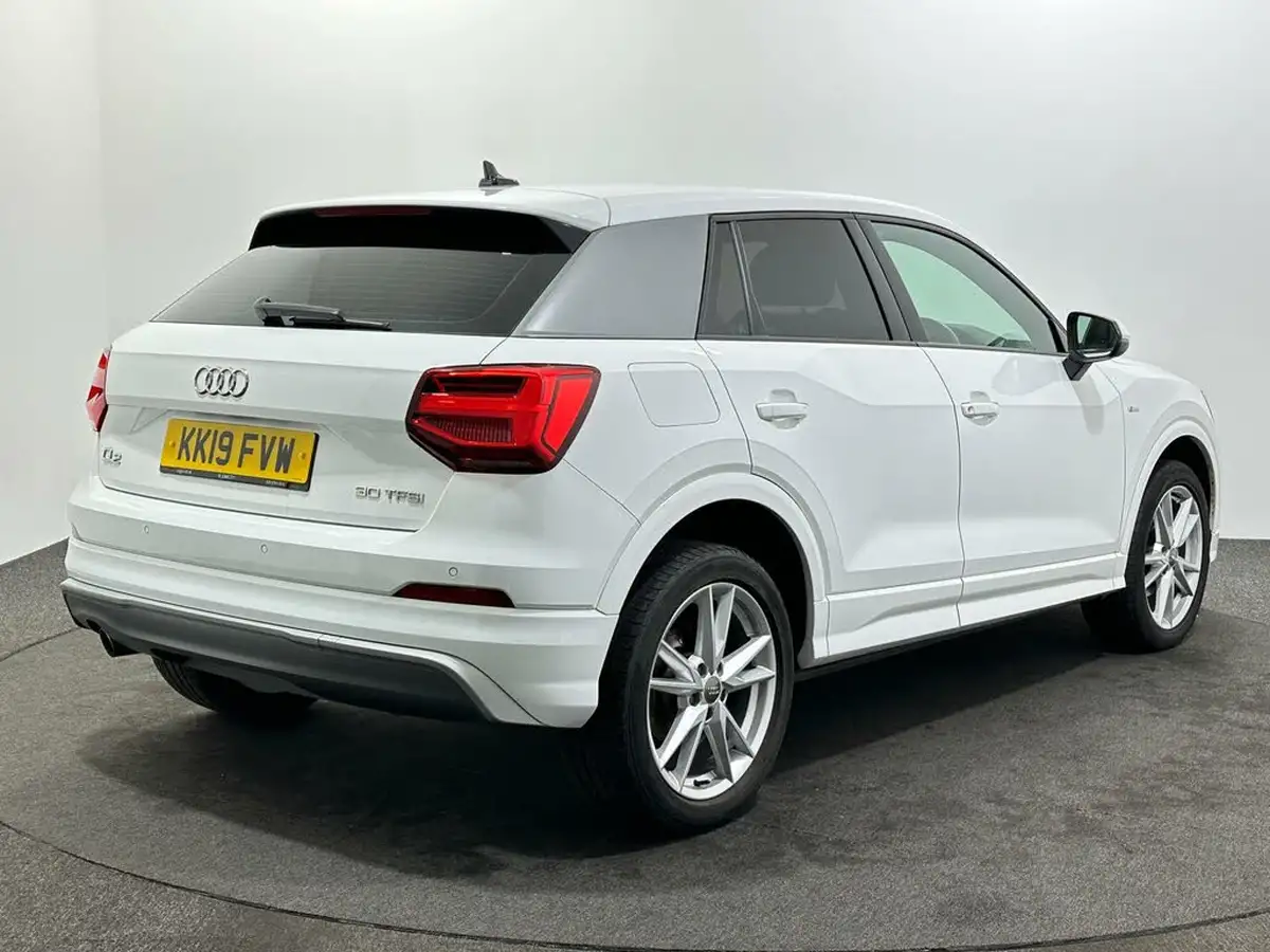2019-audi-q2-10-30-tfsi-s-line-big-6