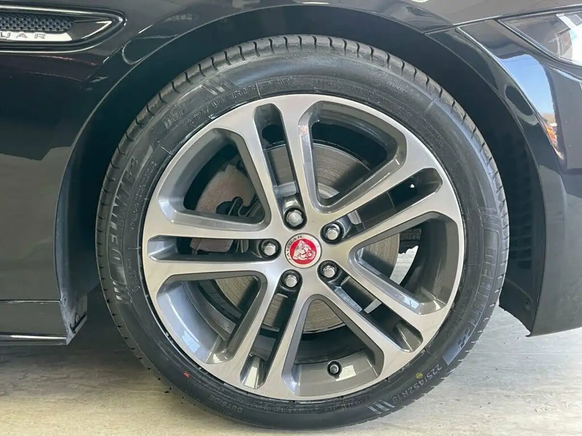 2019-jaguar-xe-20d-r-dynamic-s-big-17