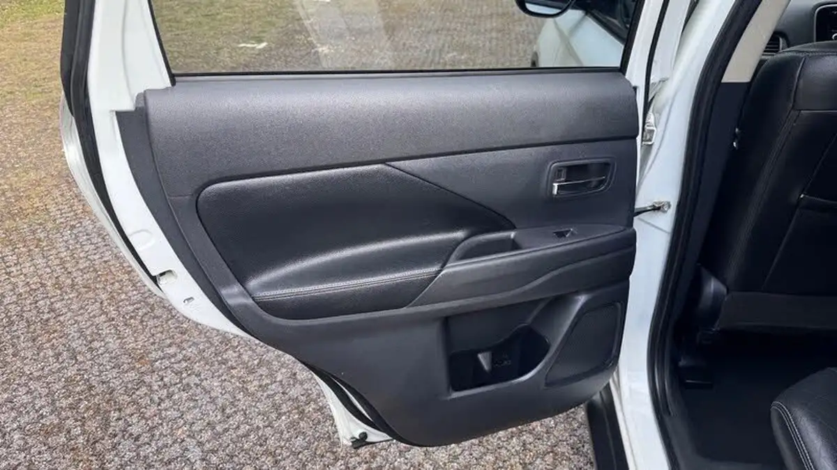 2015-mitsubishi-outlander-22di-d-gx3-7st-auto-big-23
