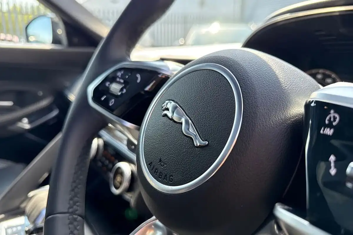 2024-jaguar-e-pace-20-d200-r-dynamic-se-black-big-39