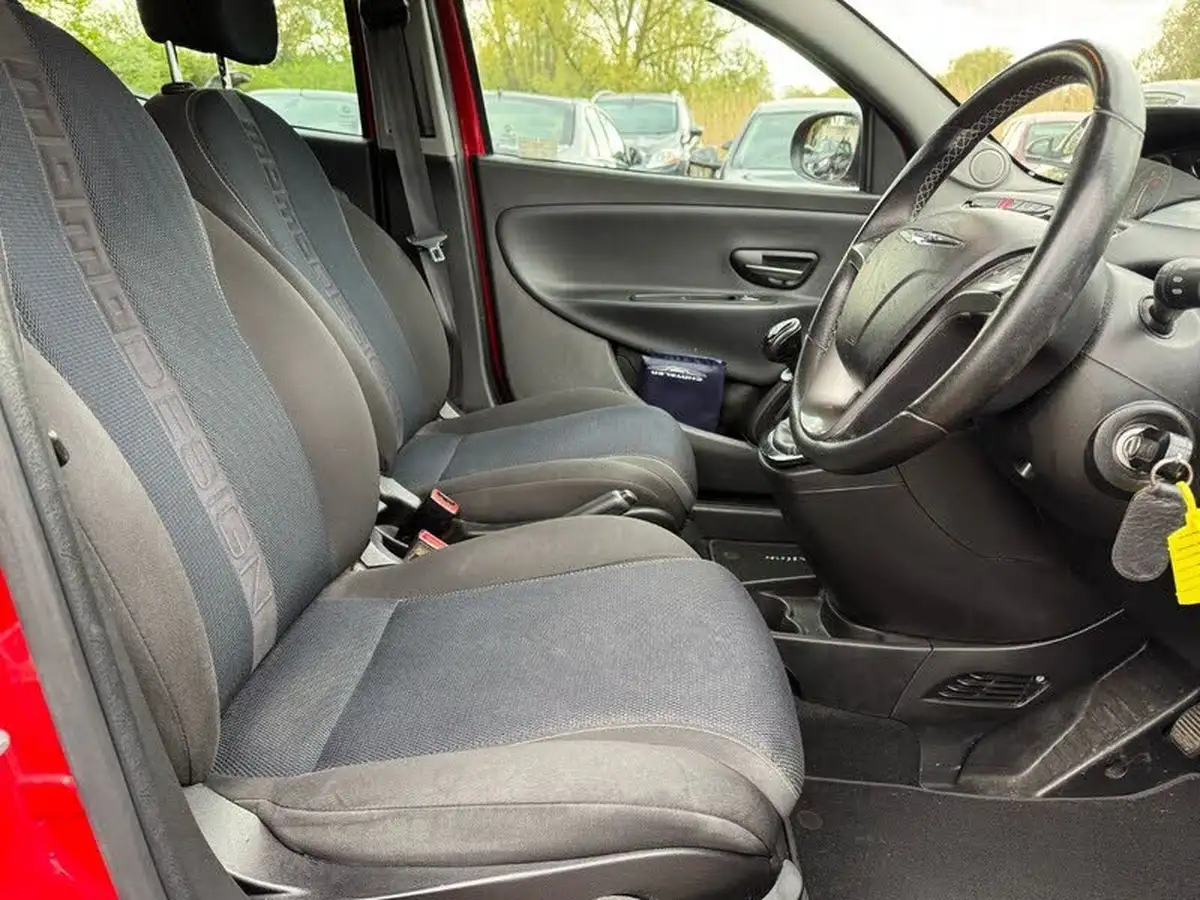 2014-chrysler-ypsilon-12-s-big-9