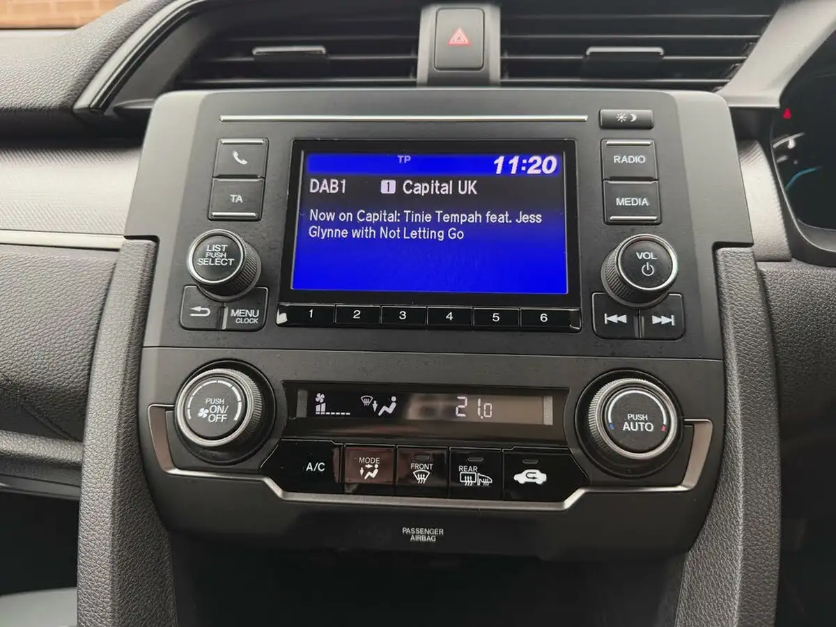 2018-honda-civic-10-vtec-turbo-se-126ps-hatchback-5d-big-29