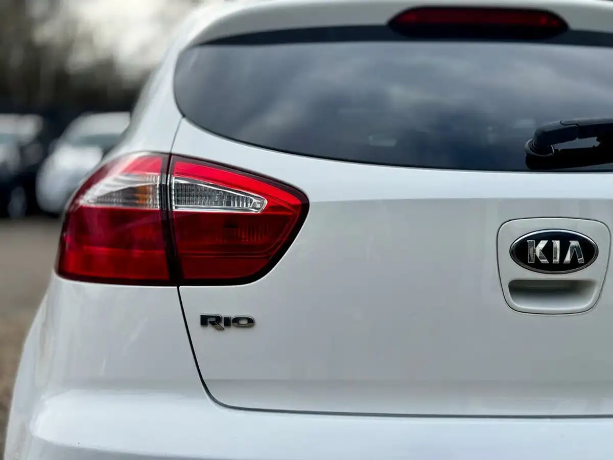 2017-kia-rio-125-sr7-5d-big-8