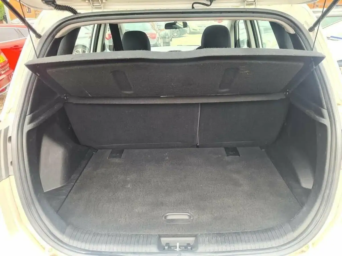 2016-hyundai-ix20-14-se-big-13