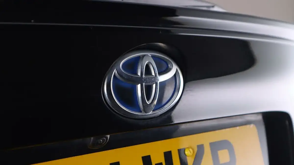 2021-toyota-c-hr-18-vvt-i-design-big-19