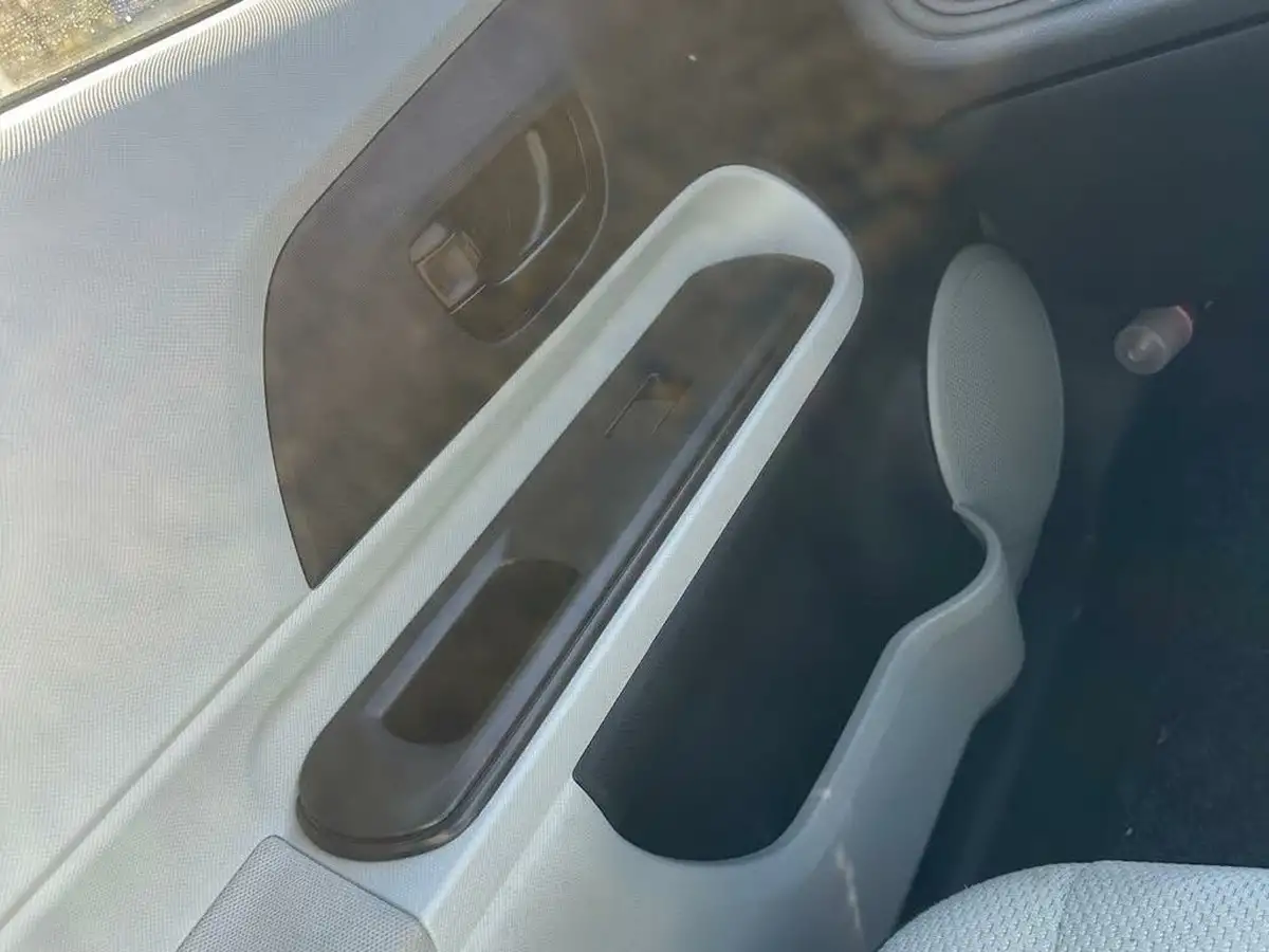 2014-toyota-yaris-big-30