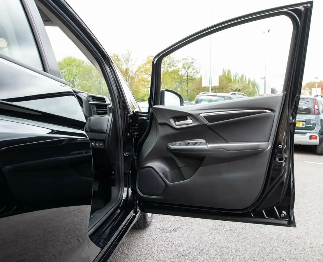 2015-honda-jazz-13-i-vtec-se-cvt-big-13