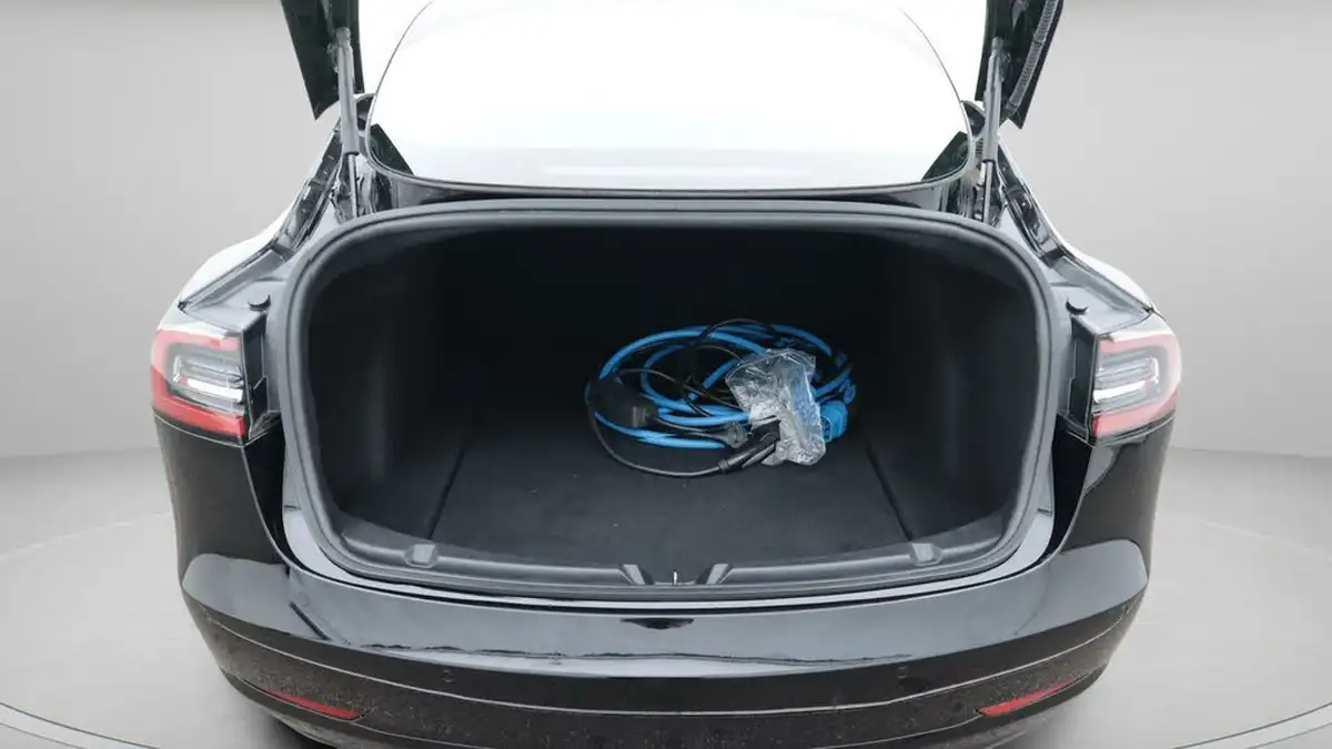 2020-tesla-model-3-e-long-range-big-17