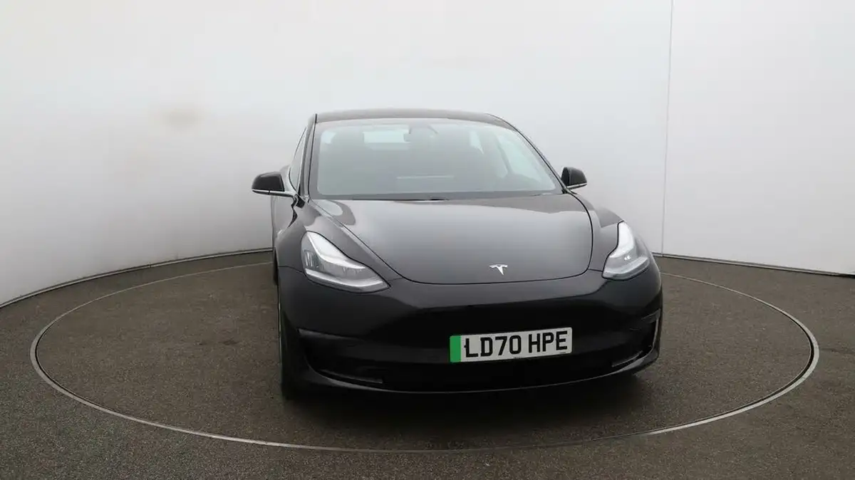 2020-tesla-model-3-e-long-range-big-34