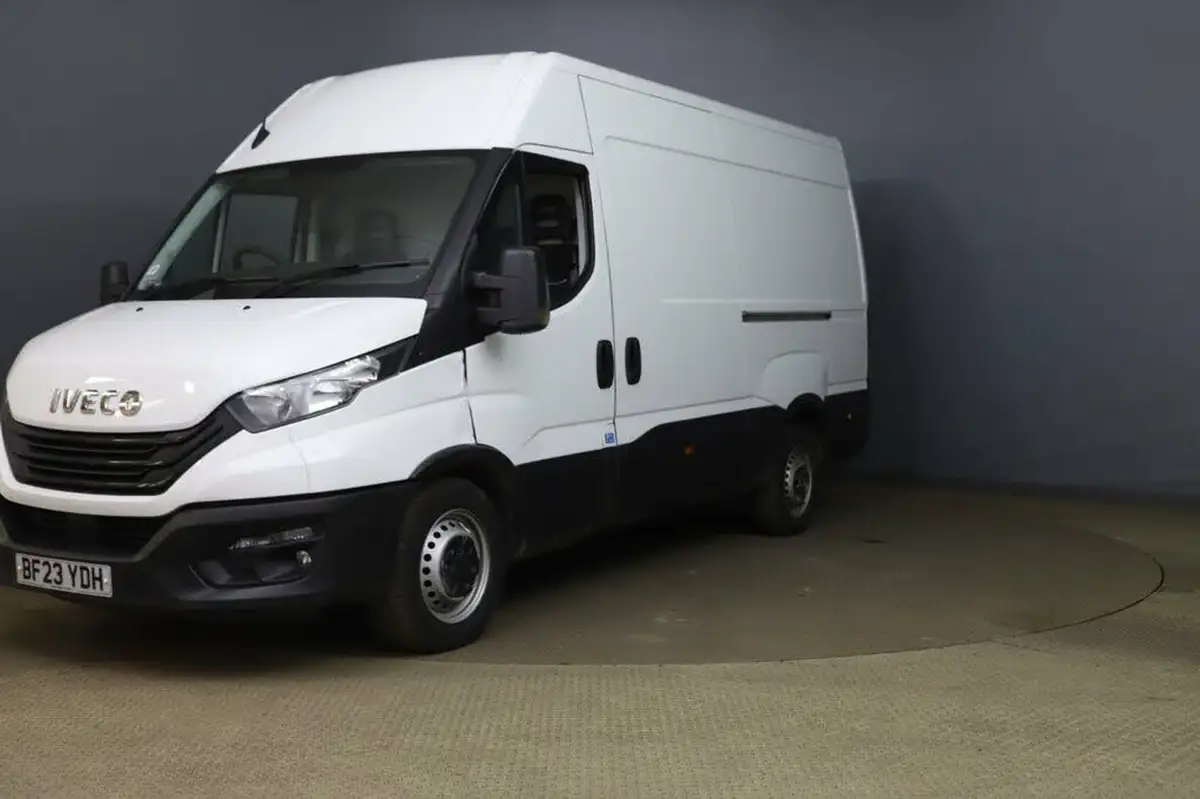 2023-iveco-daily-s-class-23td-35s14v-business-3520mm-h2-136pseu6dt-big-2