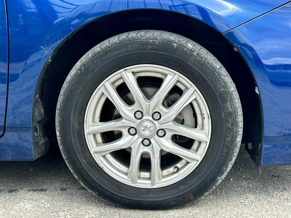 2009-toyota-prius-hybrid-big-1