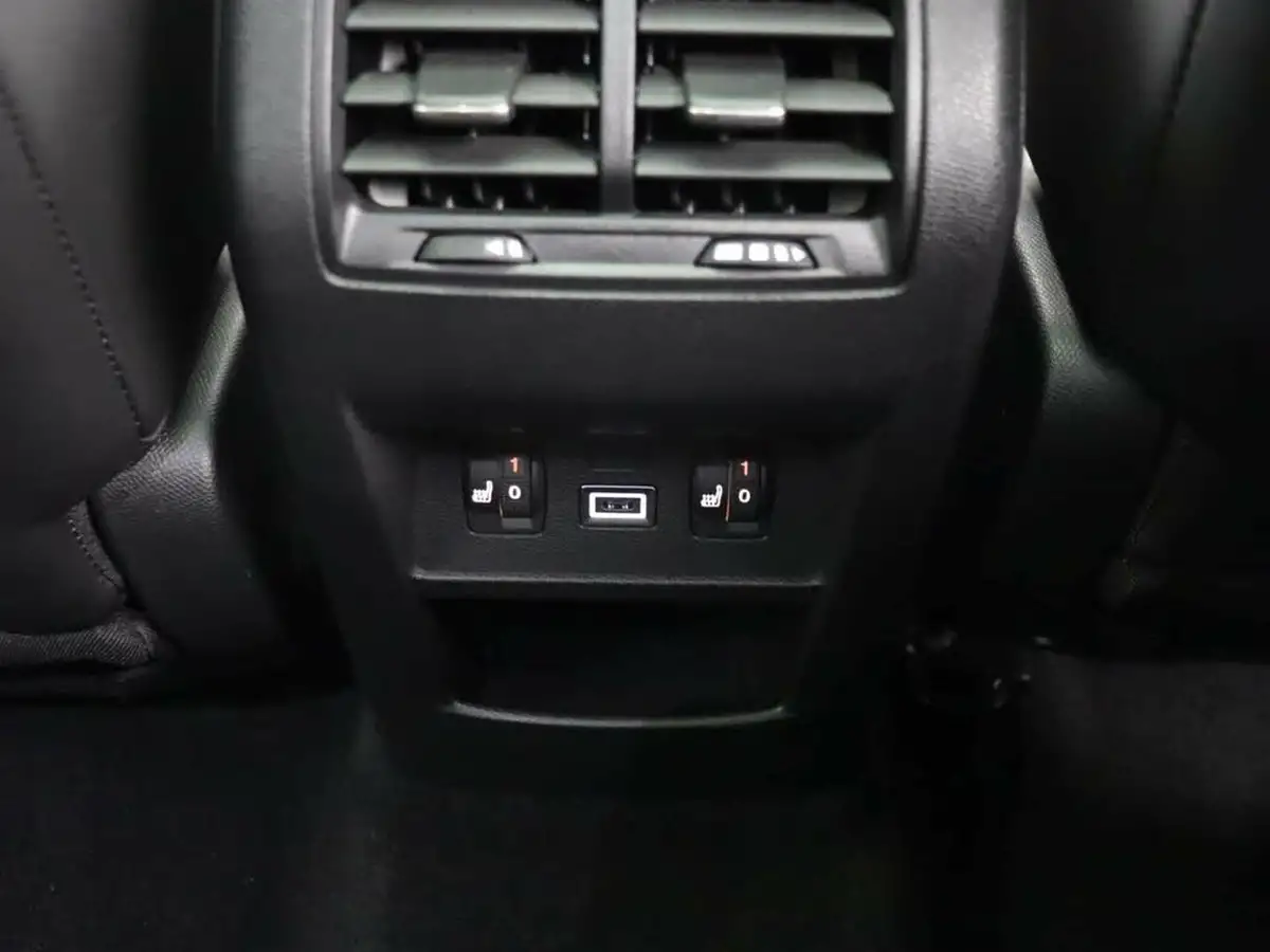 2023-vauxhall-astra-16-ultimate-hatchback-big-21