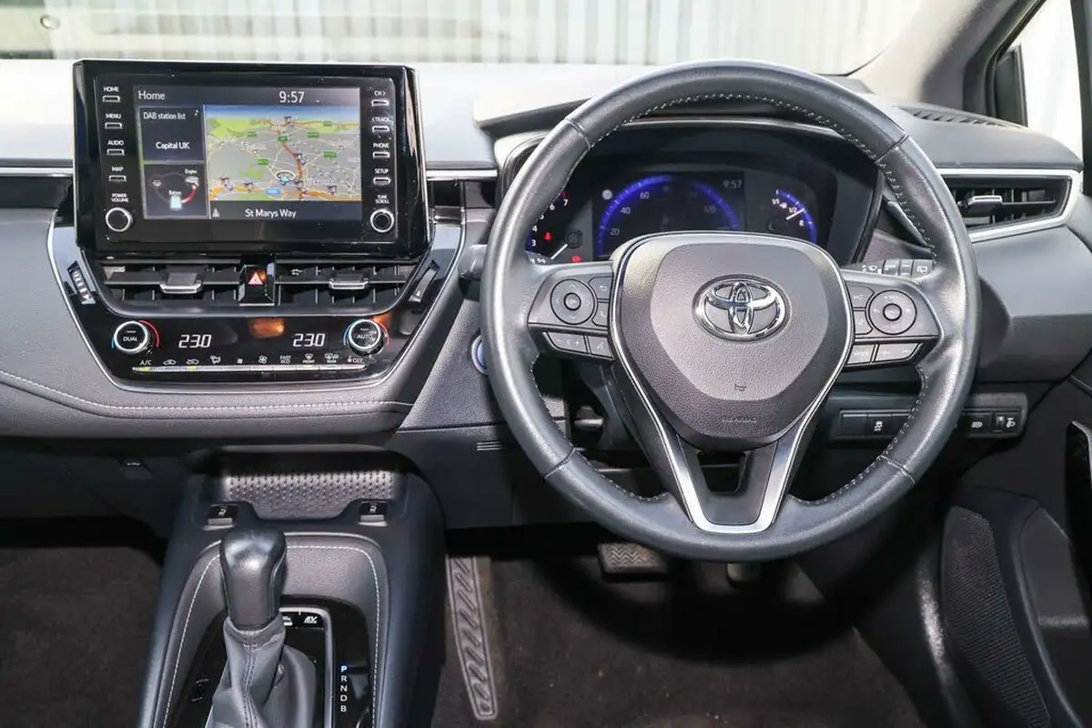 2021-toyota-corolla-18-vvt-i-design-trk-hatchback-5d-big-5
